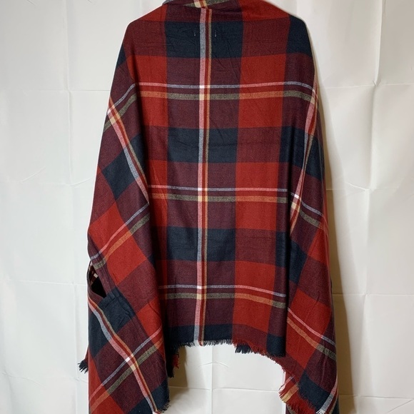 Grace & Lace Poncho - Picture 5 of 9